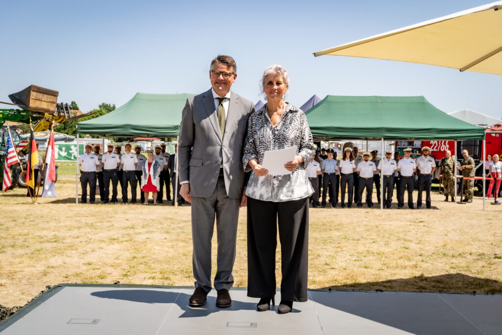 Beim diesjährigen Hessentag in Bad Vilbel hat Hessens Ministerpräsident Boris Rhein auch einige Wiesbadener Bürger ausgezeichnet.