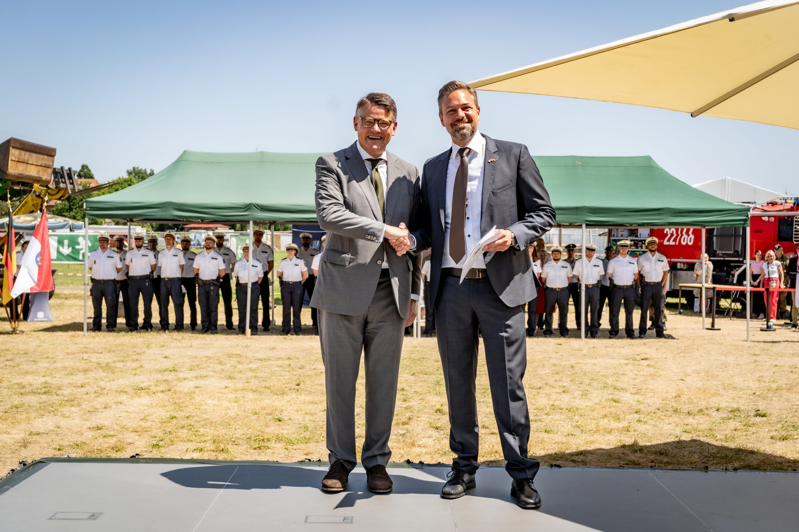 Beim diesjährigen Hessentag in Bad Vilbel hat Hessens Ministerpräsident Boris Rhein auch einige Wiesbadener Bürger ausgezeichnet.