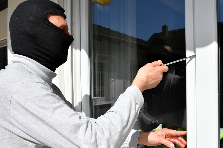 Einbrecher scheitern zweimal in den vergangenen Tagen in Wiesbaden. Fenster und Tür halten stand.