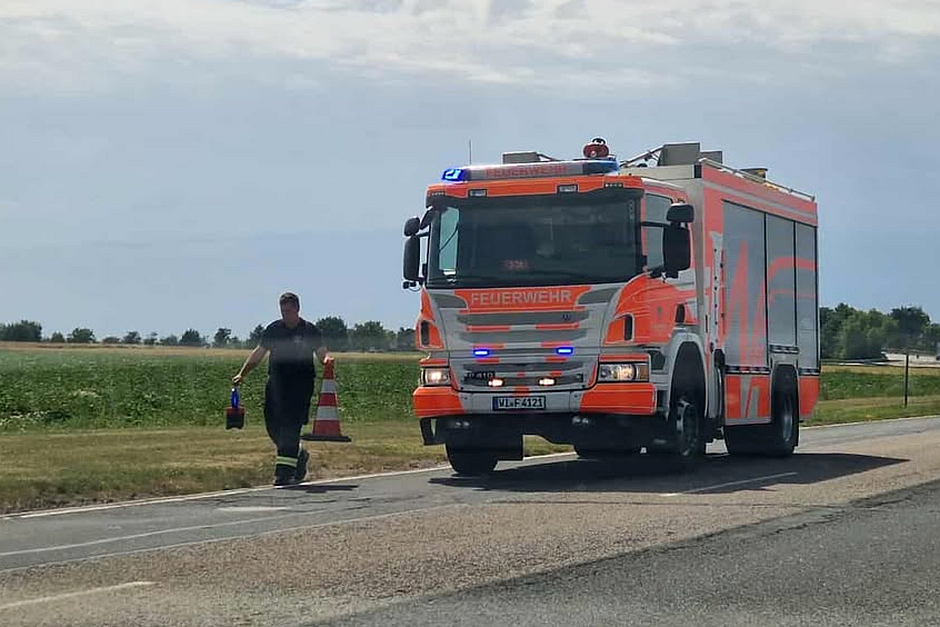 Feuerwalze bei Wiesbaden: Großbrand zwischen Erbenheim und Kastel wütet über 75.000 Quadratmeter.