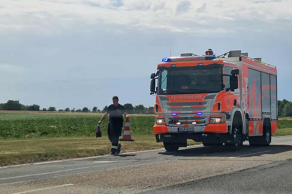 Feuerwalze bei Wiesbaden: Großbrand zwischen Erbenheim und Kastel wütet über 75.000 Quadratmeter.