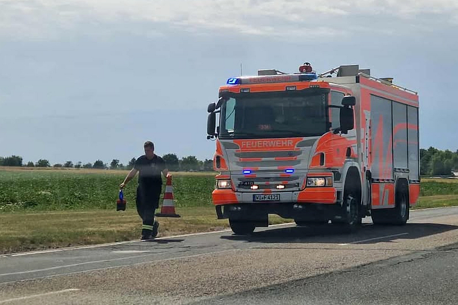 Feuerwalze bei Wiesbaden: Großbrand zwischen Erbenheim und Kastel wütet über 75.000 Quadratmeter.