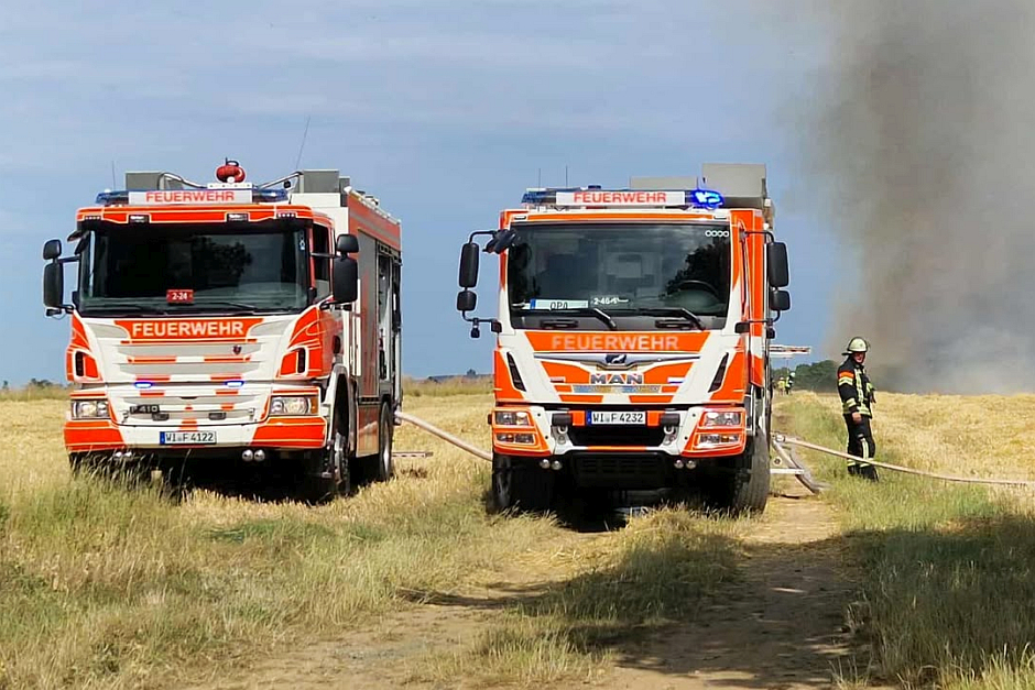 Feuerwalze bei Wiesbaden: Großbrand zwischen Erbenheim und Kastel wütet über 75.000 Quadratmeter