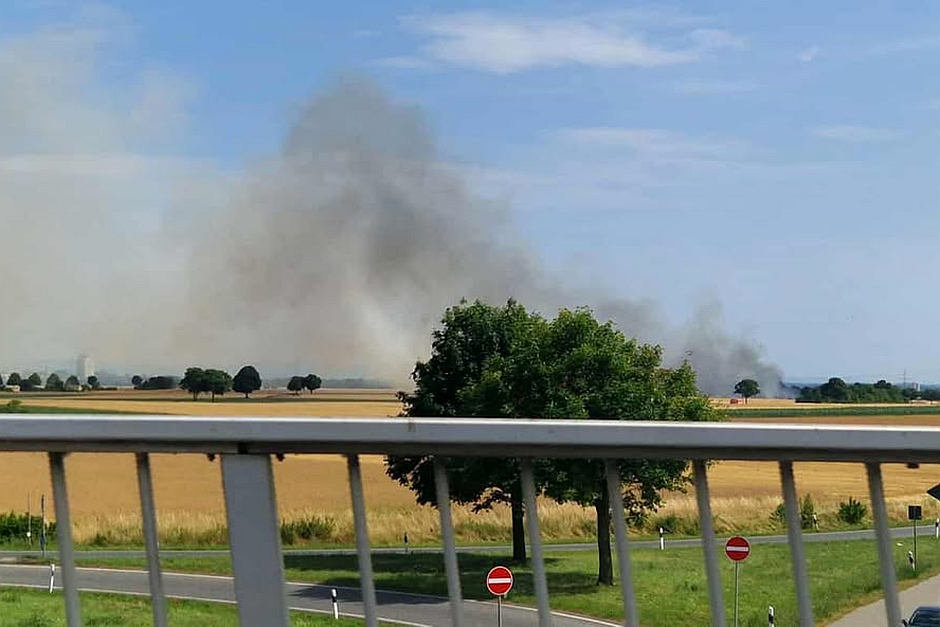 Feuerwalze bei Wiesbaden: Großbrand zwischen Erbenheim und Kastel wütet über 75.000 Quadratmeter