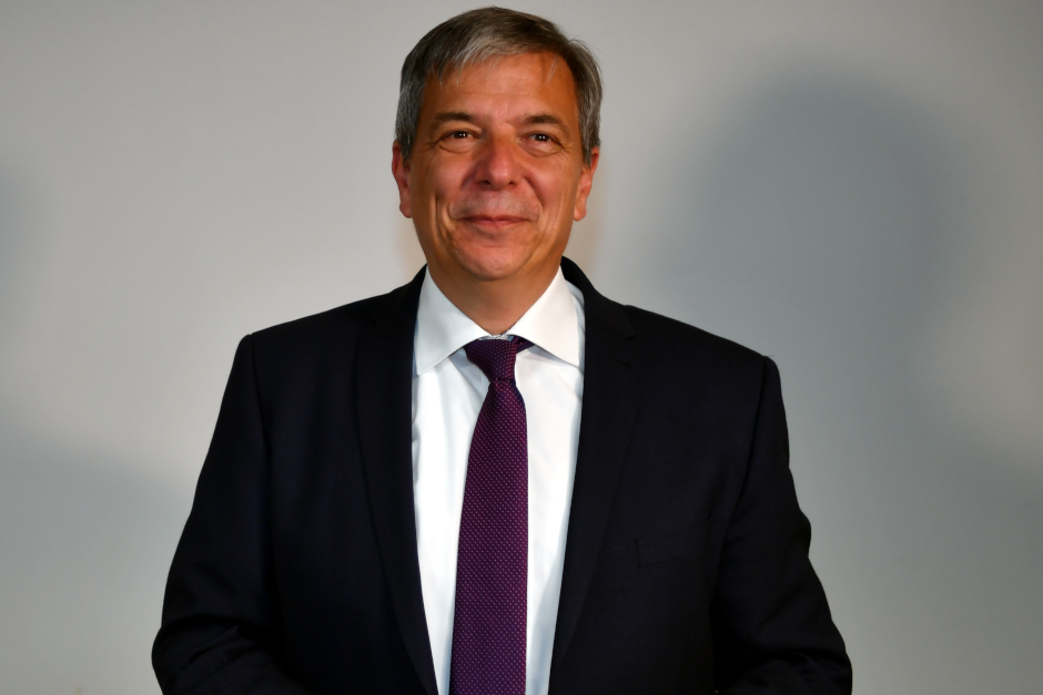 Gert-Uwe Mende startet zweite Amtszeit als Wiesbadens Oberbürgermeister. Feierliche Vereidigung im Rathaus – Rückblick auf sechs bewegte Jahre, Ausblick auf neue Herausforderungen.