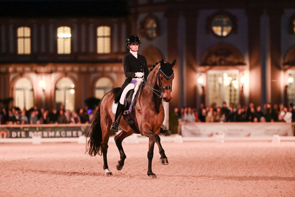 Jessica Neuhauser (SUI) erfüllt sich einen Traum und gewinnt mit Rockson die LONGINES Grand Prix Kür präsentiert von CDI4* am Sonntagabend.
