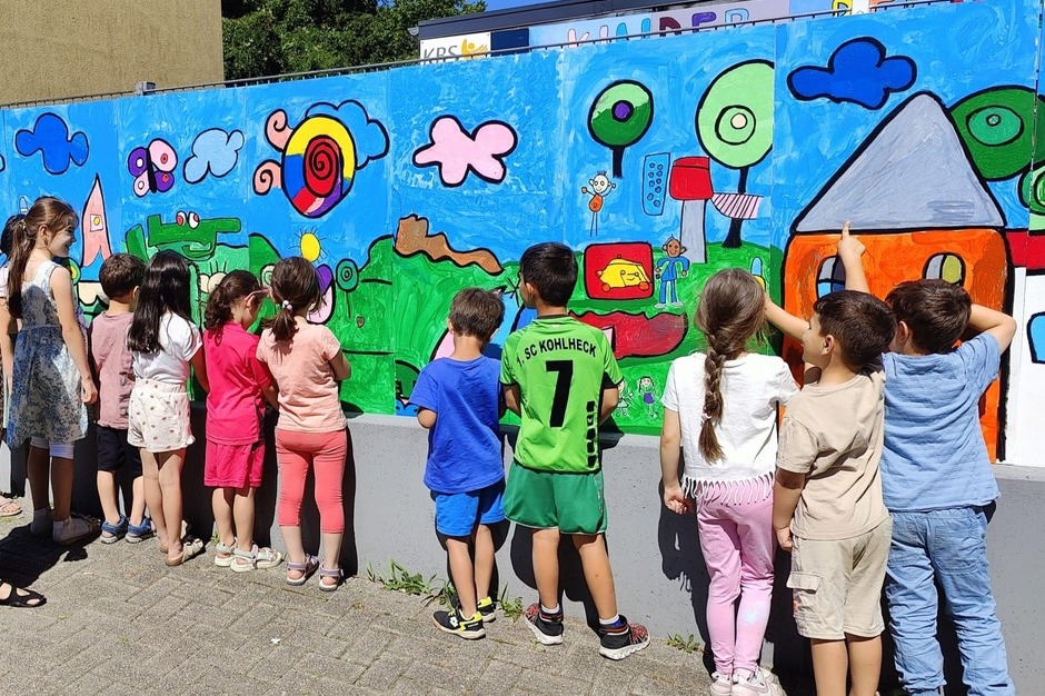 In Wiesbaden wurde in der Siedlung Sauerland ein weiterer dauerhafter Ort zur Sichtbarmachung von Kinderrechten eröffnet.