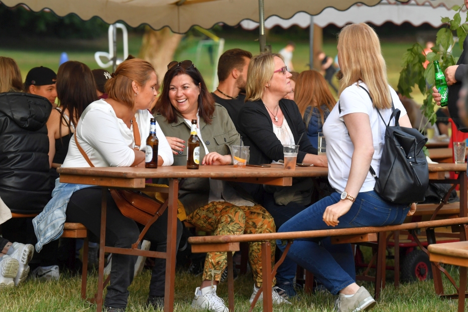Pfingsten in Breckenheim: Ländchestage 2025 feiern Gemeinschaft, Genuss und gelebte Tradition mit Festumzug, Musik, Erbsensuppe und Discoparty. Am 8. und 9. Juni lädt Wiesbaden-Breckenheim zum Pfingstfest für die ganze Familie.