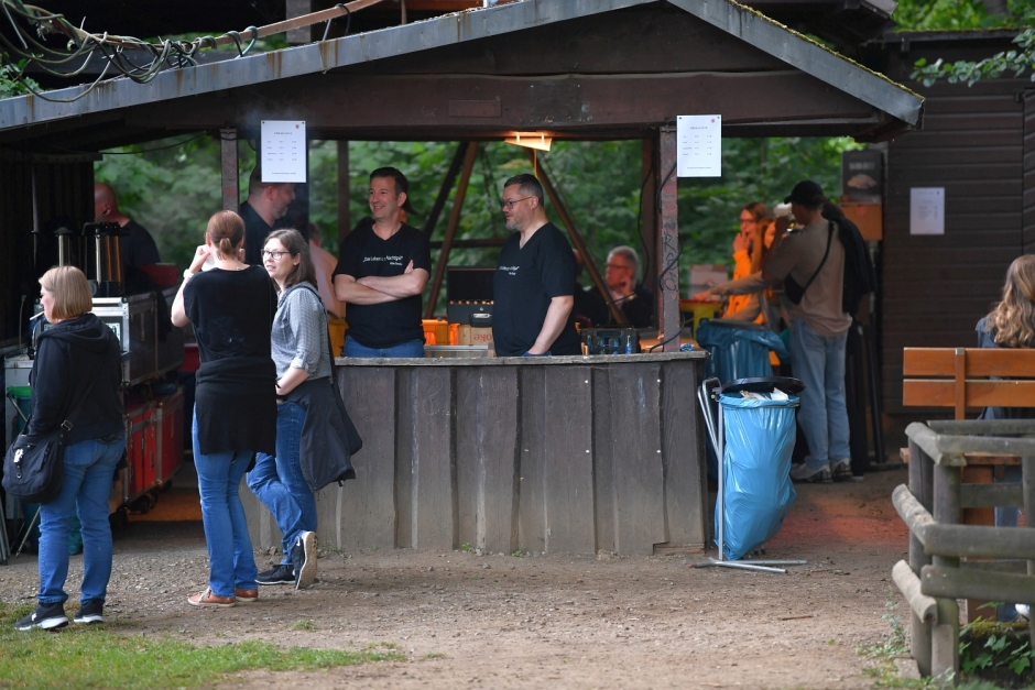 Pfingsten in Breckenheim: Ländchestage 2025 feiern Gemeinschaft, Genuss und gelebte Tradition mit Festumzug, Musik, Erbsensuppe und Discoparty. Am 8. und 9. Juni lädt Wiesbaden-Breckenheim zum Pfingstfest für die ganze Familie.