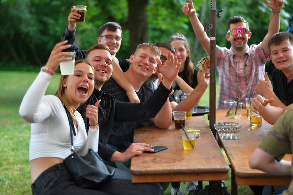 Pfingsten in Breckenheim: Ländchestage 2025 feiern Gemeinschaft, Genuss und gelebte Tradition mit Festumzug, Musik, Erbsensuppe und Discoparty. Am 8. und 9. Juni lädt Wiesbaden-Breckenheim zum Pfingstfest für die ganze Familie.