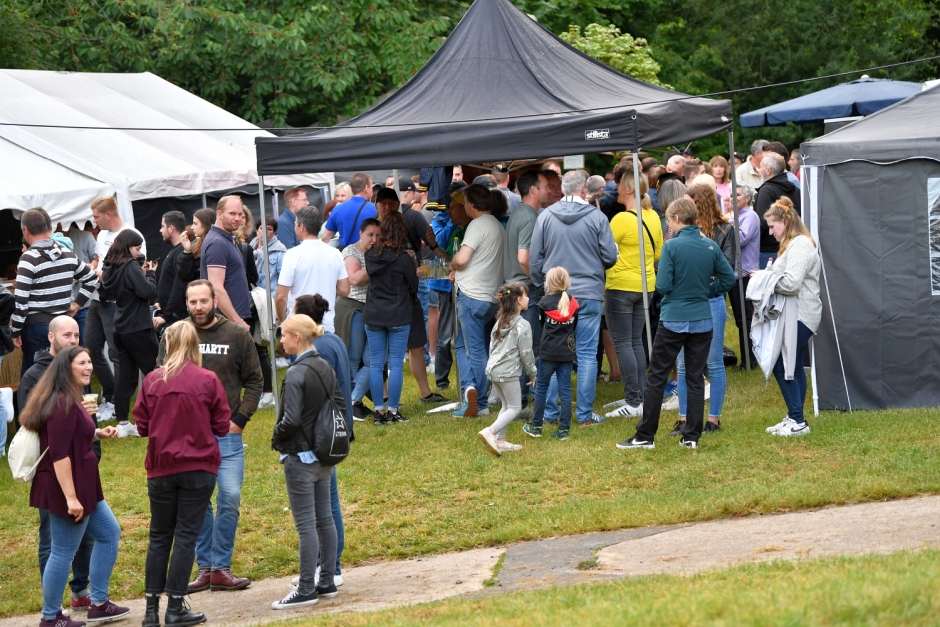Pfingsten in Breckenheim: Ländchestage 2025 feiern Gemeinschaft, Genuss und gelebte Tradition mit Festumzug, Musik, Erbsensuppe und Discoparty. Am 8. und 9. Juni lädt Wiesbaden-Breckenheim zum Pfingstfest für die ganze Familie.