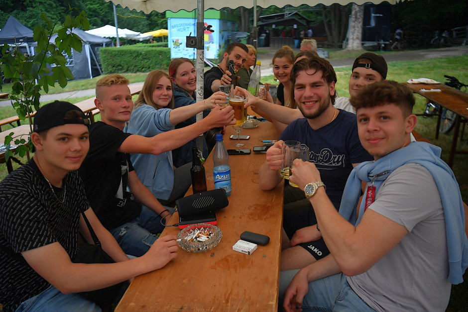 Pfingsten in Breckenheim: Ländchestage 2025 feiern Gemeinschaft, Genuss und gelebte Tradition mit Festumzug, Musik, Erbsensuppe und Discoparty. Am 8. und 9. Juni lädt Wiesbaden-Breckenheim zum Pfingstfest für die ganze Familie.