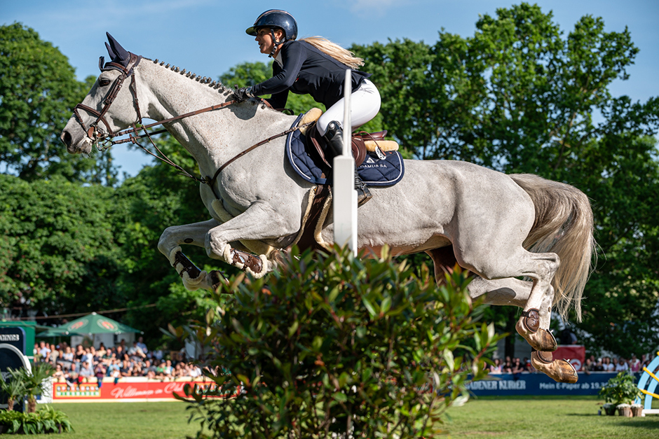 PfingstTurnier 2025: Wiesbaden wird zur Bühne für Pferdesport, Show und Sommerflair Vom 6. bis 9. Juni pulsiert der Biebricher Schlosspark – mit Dressur, Spannung, Pferdenacht und Picknickstimmung