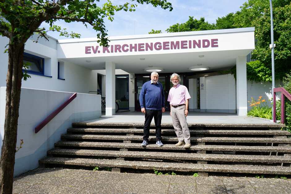 In Wiesbaden gründen die katholische und evangelische Gemeinde in Klarenthal ein gemeinsames Ökumenisches Gemeindezentrum.