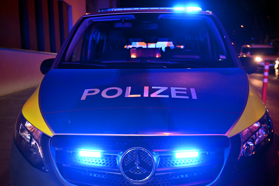 Versuchter Handydiebstahl im Rheingauviertel Wiesbaden. Unbekannter spricht Passanten an und greift zu