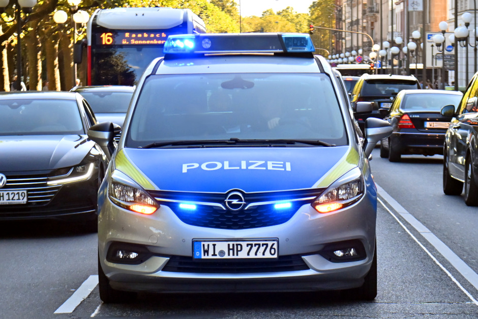 Ein Radfahrer rastete am Montag in Wiesbaden-Bierstad aus – Faustschlag nach Hinweis auf Radweg.