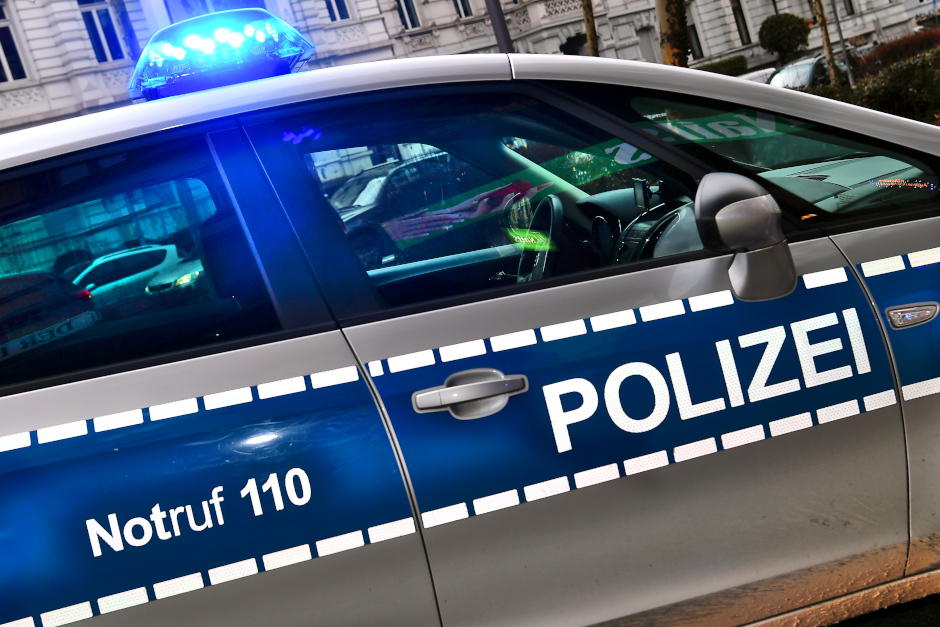 Geldbörse aus Auto am Samstag in Wiesbaden-Biebrich entwendet.