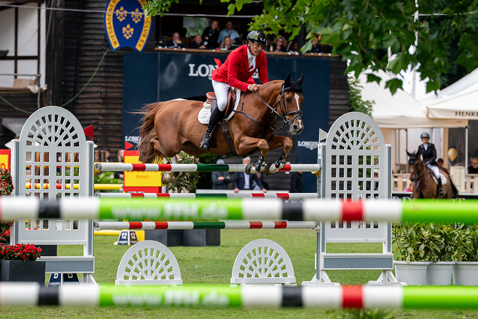 LONGINES PfingstTurnier Wiesbaden 2025: Clara Blau begeistert – Weltklassefinalisten im Schlosspark Biebrich.