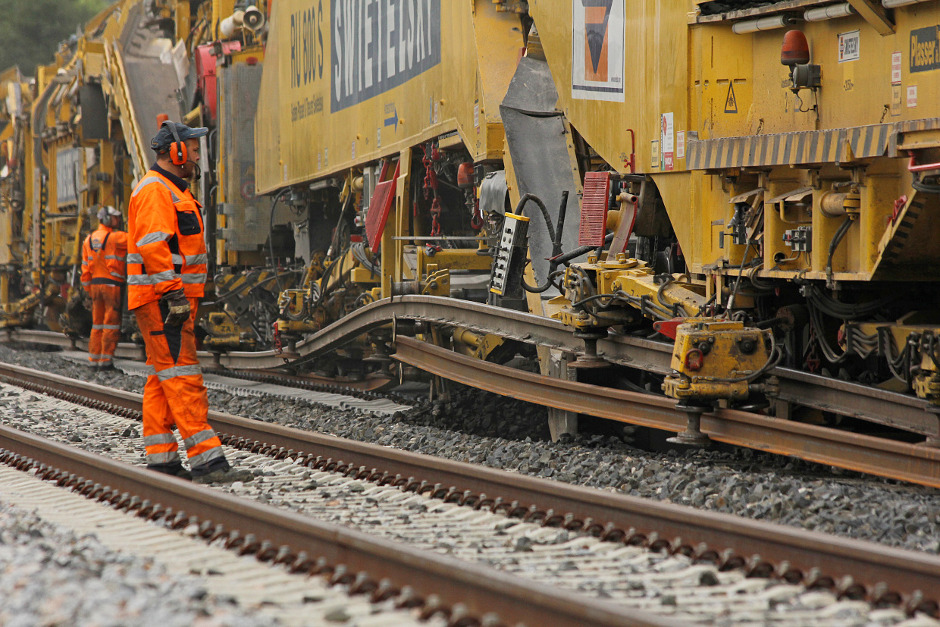 Schienenerneuerung in Wiesbaden-Ost: Bauarbeiten der Deutschen Bahn starten am 13. Juni – nächtliche Lärmbelastung möglich.