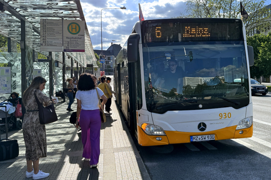 Mit dem Bus stressfrei zum Mainzer Johannisfest – und zum Feuerwerk ganz vorne dabei!