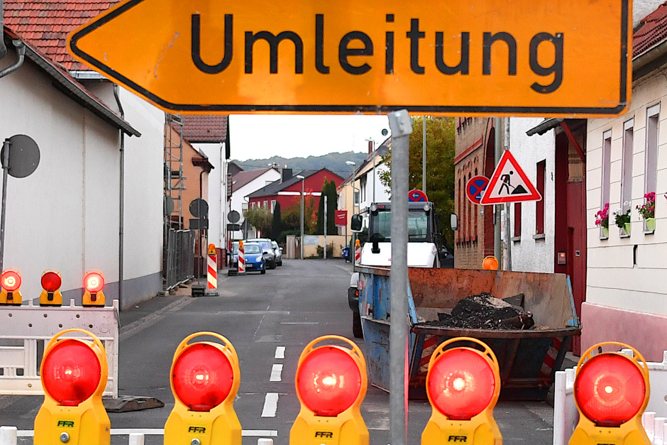 Sperrung der Haselstraße in Wiesbaden-Bierstadt für Bauarbeiten.