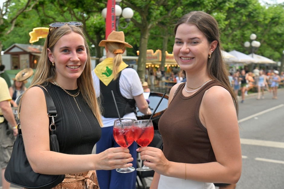 Besucherrekord trotzt Wetterkapriolen: Über 100.000 feiern beim Theatrium in Wiesbaden!