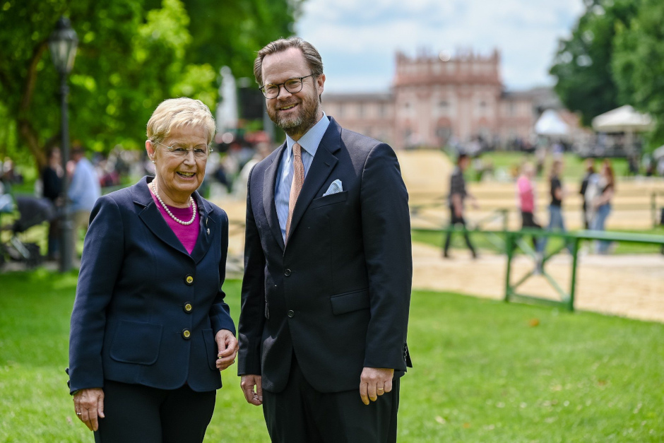 WRFC-Präsidentin Kristina Dyckerhoff und Vizepräsident Philipp Fünfrock freuen sich über ein wunderbares LONGINES PfingstTurnier 2025