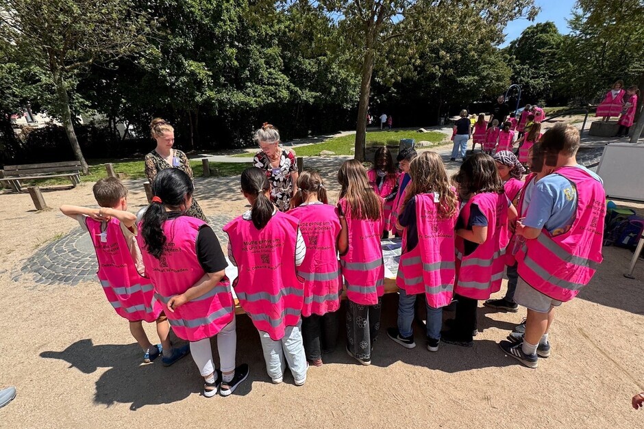 Kinder der Kita Sternenzelt sind mit ihren Ideen an der Neugestaltung des Wallufer Platzes in Wiesbaden beteiligt.