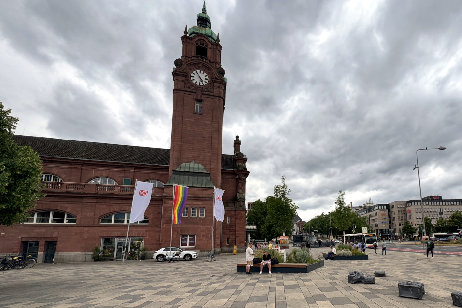Grüner Wandel in Wiesbaden: Umweltamt lädt zum Klima-Dialog am Bahnhofsvorplatz Neue Bauminseln als Vorreiter der Klimaanpassung – Bürgergespräche am 12. August geplant