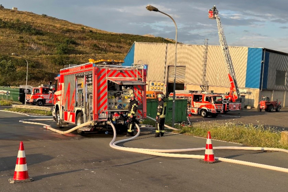 Großbrand auf Wiesbadener Deponie erfolgreich gelöscht
