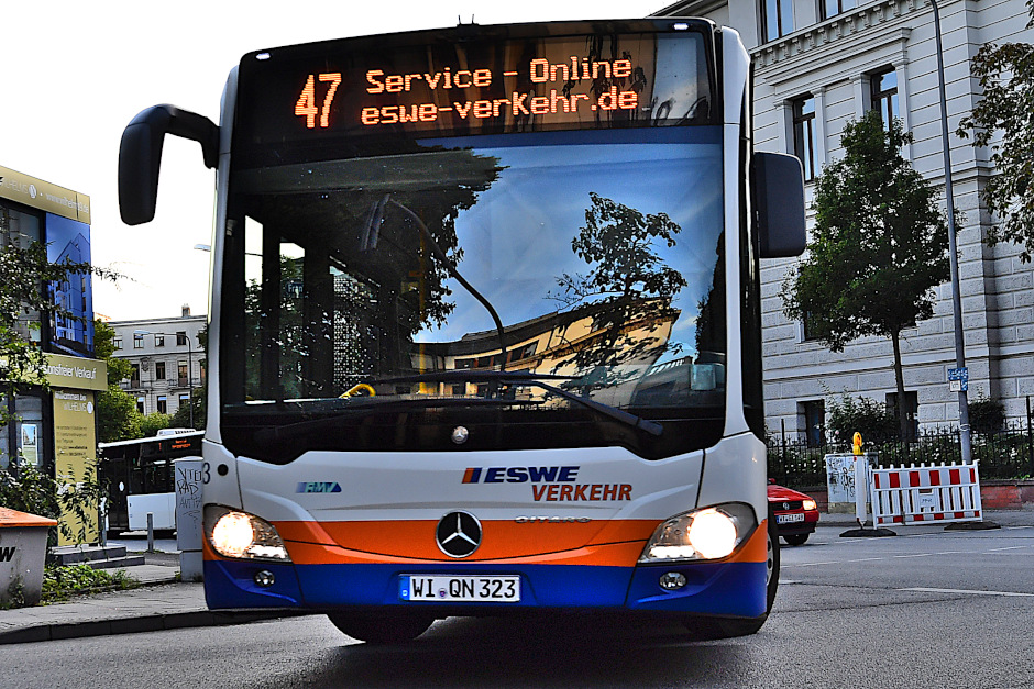 Mit dem Bus zur Gibber Kerb. Geänderte Linienführung zum Fest auf den Bleichwiesen in Wiesbaden-Biebrich.