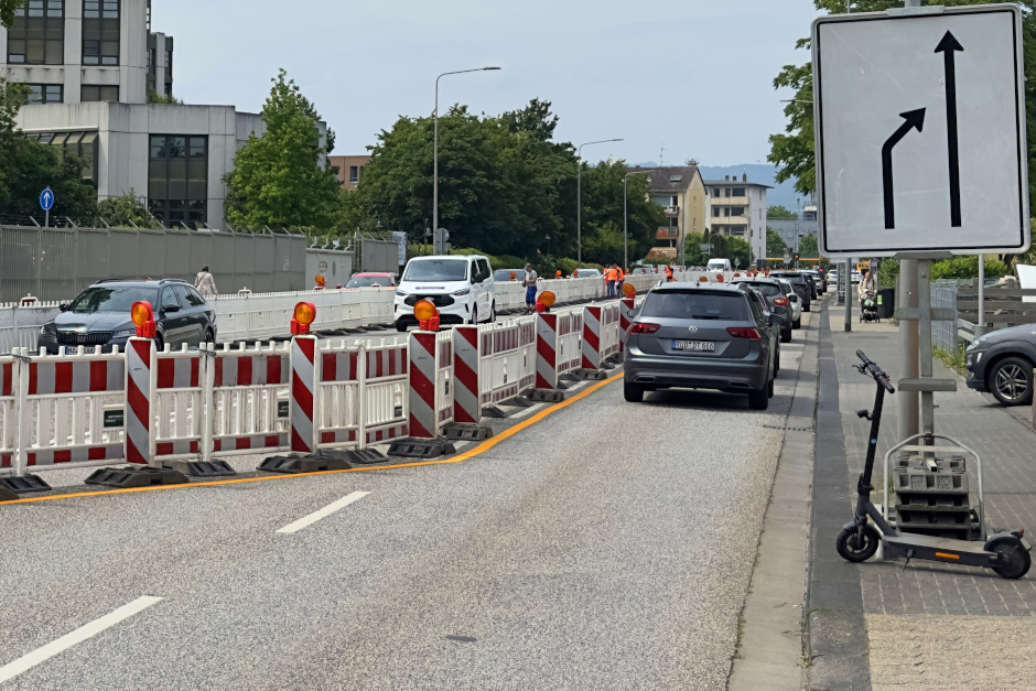 Weiterhin Teilsperrungen auf dem Konrad-Adenauer-Ring in Wiesbaden.