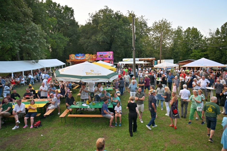 Fichter Waldfest 2025: Zwei Tage Tradition, Musik und Familienspaß im Wäldchen in Wiesbaden-Bierstadt.