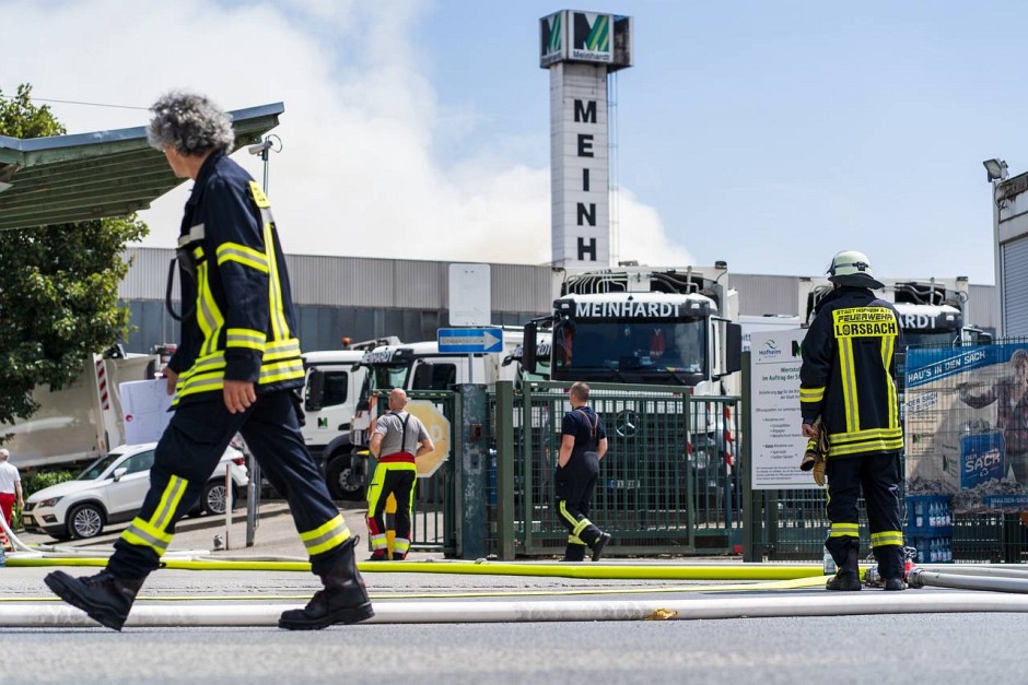 Großeinsatz in Hofheim-Wallau: Brand auf Meinhardt-Gelände führt zu starker Rauchentwicklung