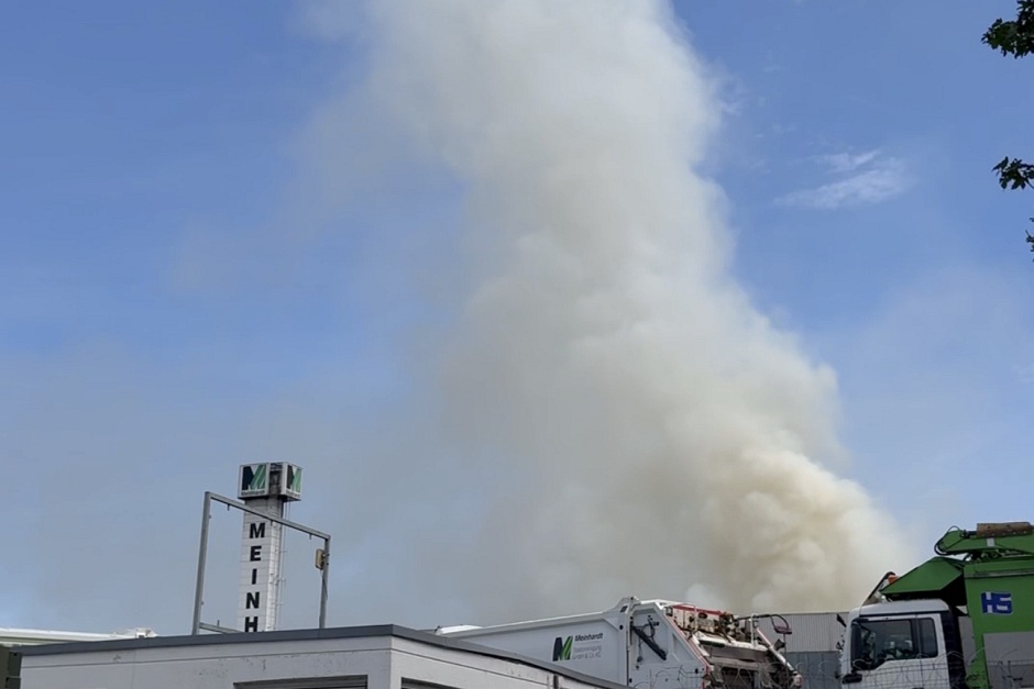 Großeinsatz in Hofheim-Wallau: Brand auf Meinhardt-Gelände führt zu starker Rauchentwicklung