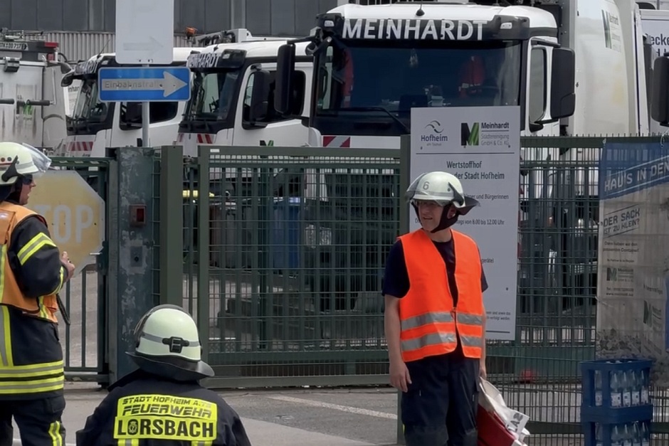 Großeinsatz in Hofheim-Wallau: Brand auf Meinhardt-Gelände führt zu starker Rauchentwicklung