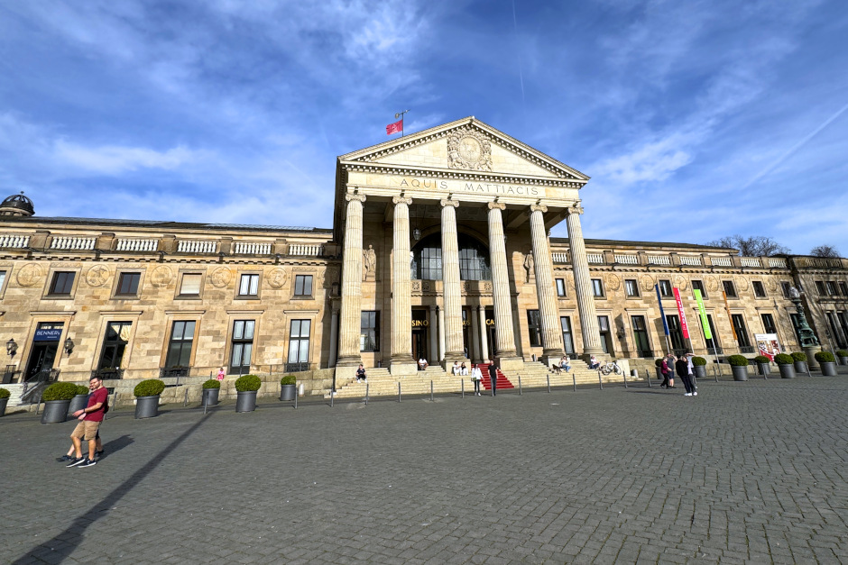 Wiesbadener Kurhaus-Gastronomie: Neuer Betreiber gesucht – aktueller Betrieb endet zum Jahresende.