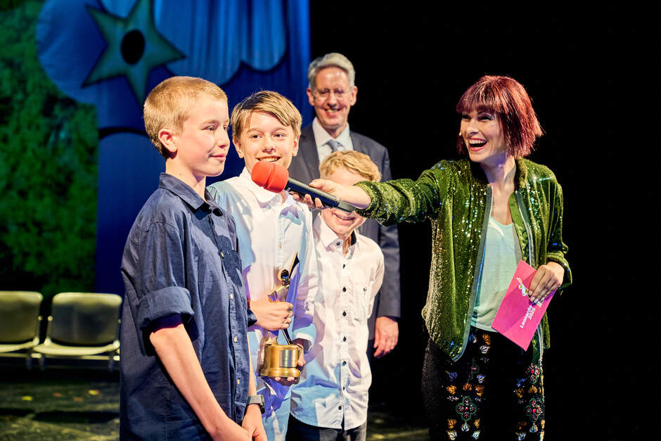 Die Wiesbaden Stiftung kürte die Gewinner-Schülerteams des Leonardo SchulAwards 2025 im Hessischen Staatstheater.