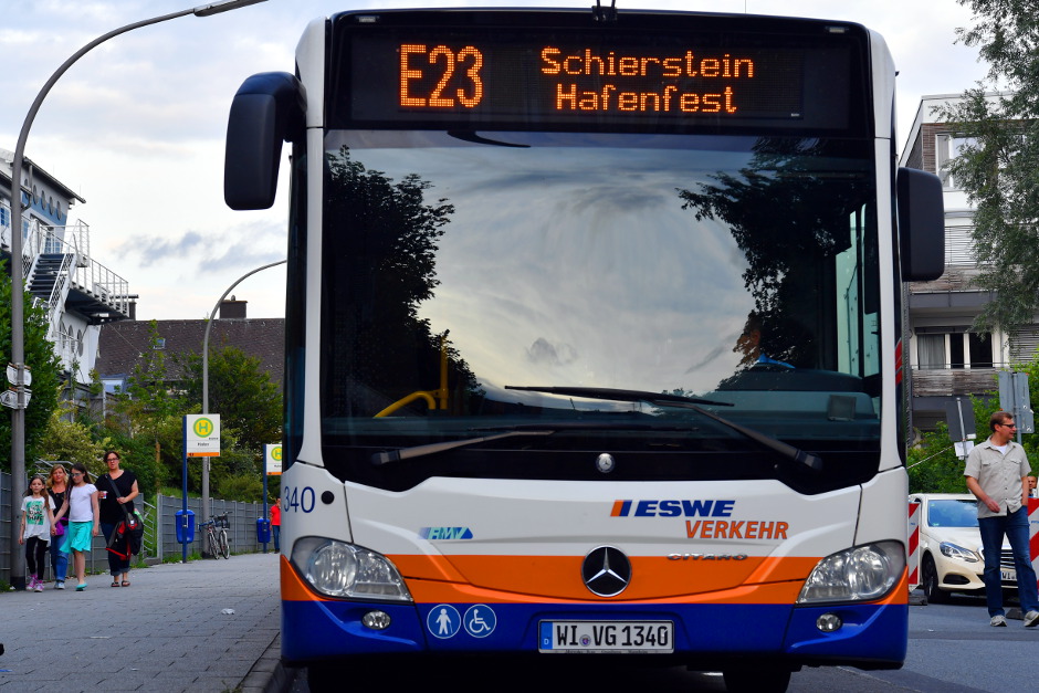 Mit dem Bus zum Schiersteiner Hafenfest am kommenden Wochenende.
