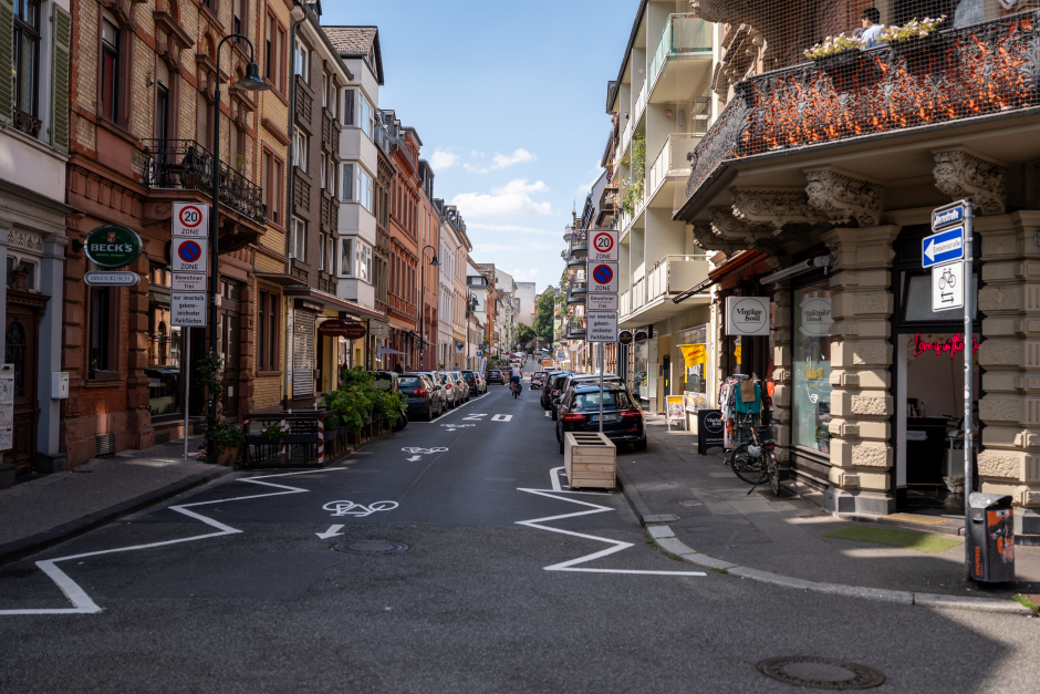Umgestaltung der Nerostraße in der Wiesbadener Innenstadt. Mehr Grün und Verkehrsberuhigung.