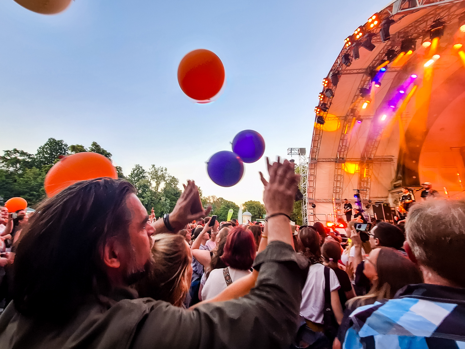 Rheingau Musik Festival: Open-Air-Konzert mit Revolverheld im Kurpark Wiesbaden am Donnerstag, 17. Juli 2025