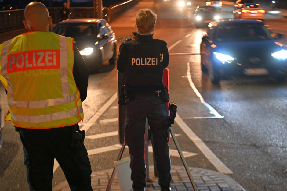 Zahlreiche Raser in Wiesbaden erwischt: Über 100 Geschwindigkeitsverstöße auf der Mainzer Straße in Wiesbaden in nur einer Nacht.