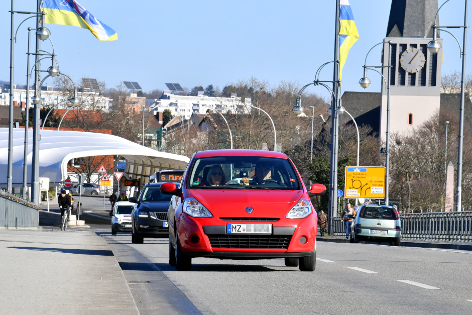 Sommer-Check für die Theodor-Heuss-Brücke: Verkehrsbehinderungen im Juli möglich. Brücke unter der Lupe. Stabilitätsprüfung soll Sicherheit auf der Verbindung zwischen Mainz und Wiesbaden garantieren.