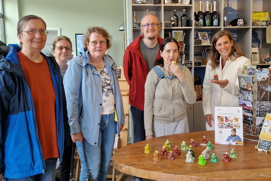 Die Tourist Information Wiesbaden verkauft kreative Arbeiten aus der EVIM-Tagesstätte.