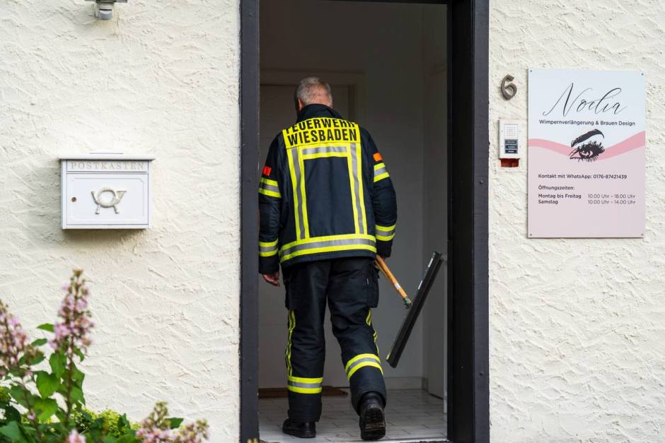 Unwetter trifft Wiesbaden-Nordenstadt am Montagabend. Feuerwehr im Dauereinsatz wegen umgestürzter Bäume und überfluteter Straßen.