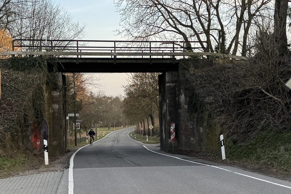 In Wiesbaden wird es unter dem Viadukt Auringen-Medenbach einen Gehweg geben.