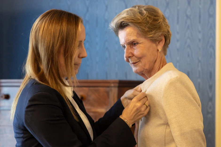 Landtagspräsidentin Wallmann überreichte Felicitas Reusch in Wiesbaden das Bundesverdienstkreuz