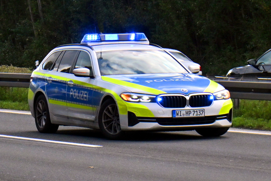 Stark betrunken auf der A3 bei Wiesbaden unterwegs. Frau mit über 3,5 Promille von der Polizei gestoppt.