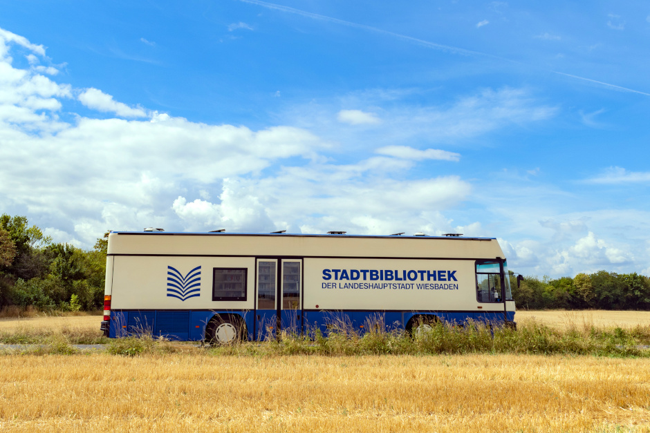 Wiesbadener Bücherbus pausiert bis 29. August – Kinderbus fährt regulär