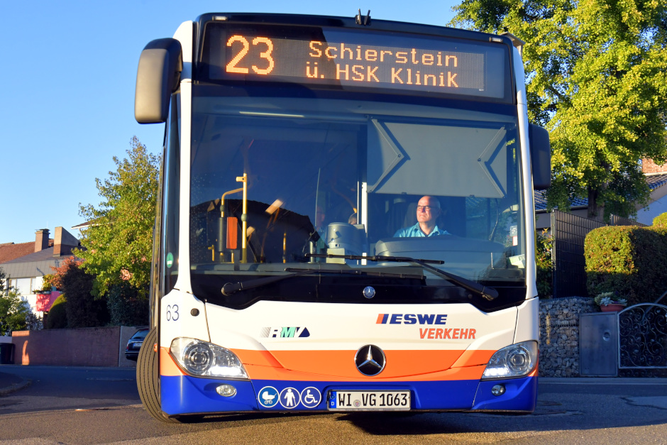 Bierstadter Straße: Busse werden weiter umgeleitet in Wiesbaden nach dem Wasserrohrbruch.